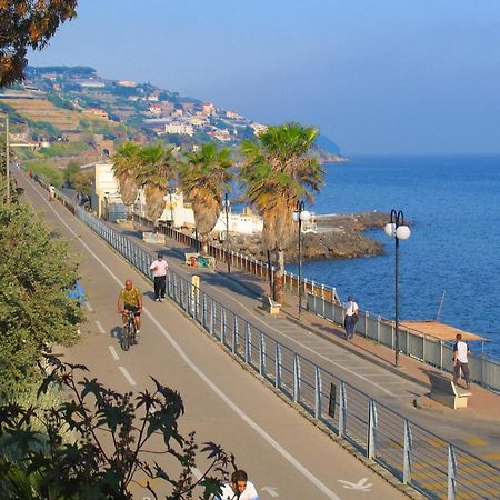 Casa Fiorenza Parcheggio Privato Sanremo Bagian luar foto
