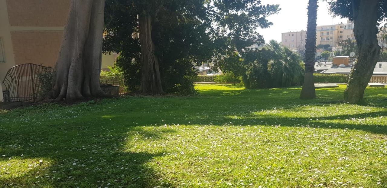 Casa Fiorenza Parcheggio Privato Sanremo Bagian luar foto