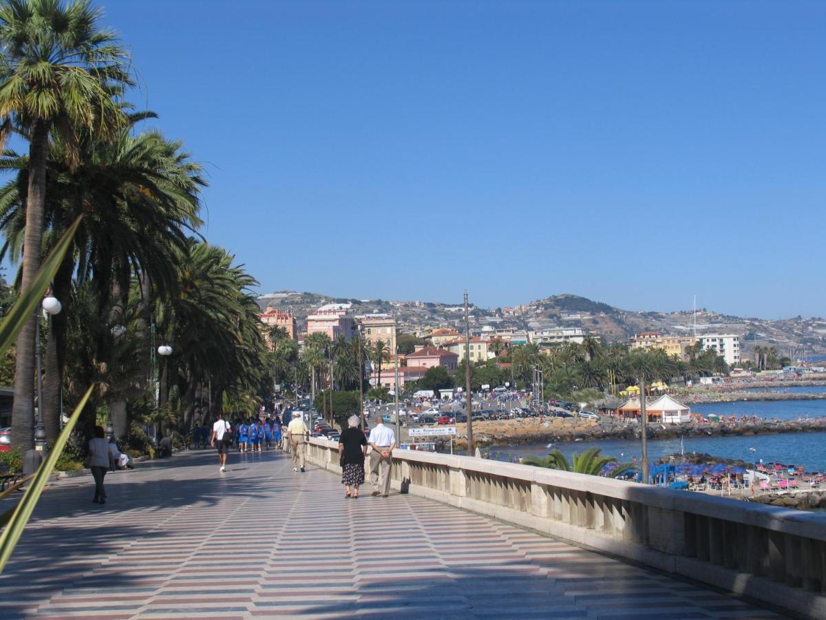 Casa Fiorenza Parcheggio Privato Sanremo Bagian luar foto