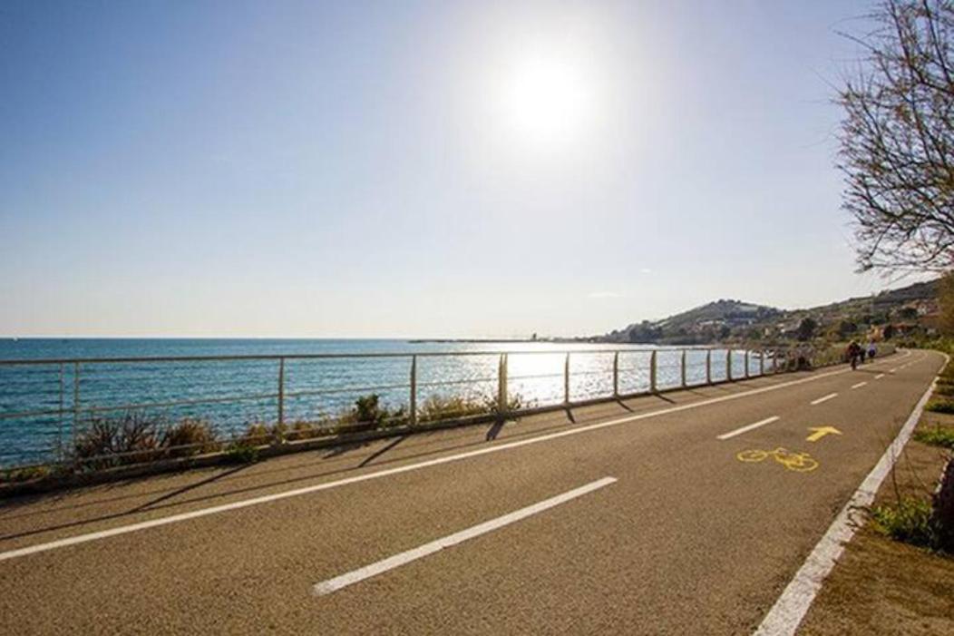 Casa Fiorenza Parcheggio Privato Sanremo Bagian luar foto