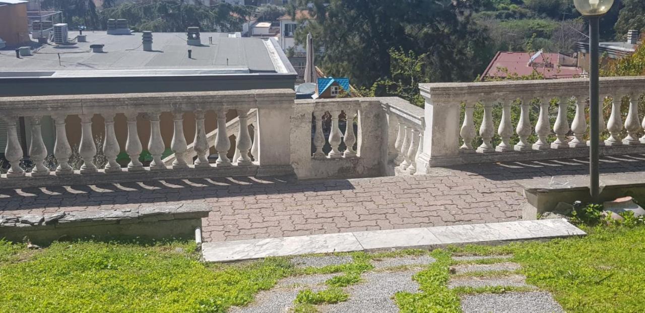 Casa Fiorenza Parcheggio Privato Sanremo Bagian luar foto