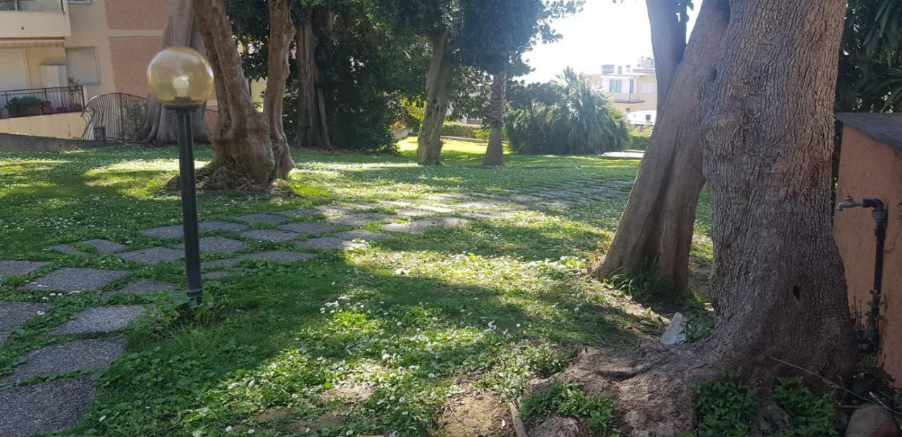 Casa Fiorenza Parcheggio Privato Sanremo Bagian luar foto