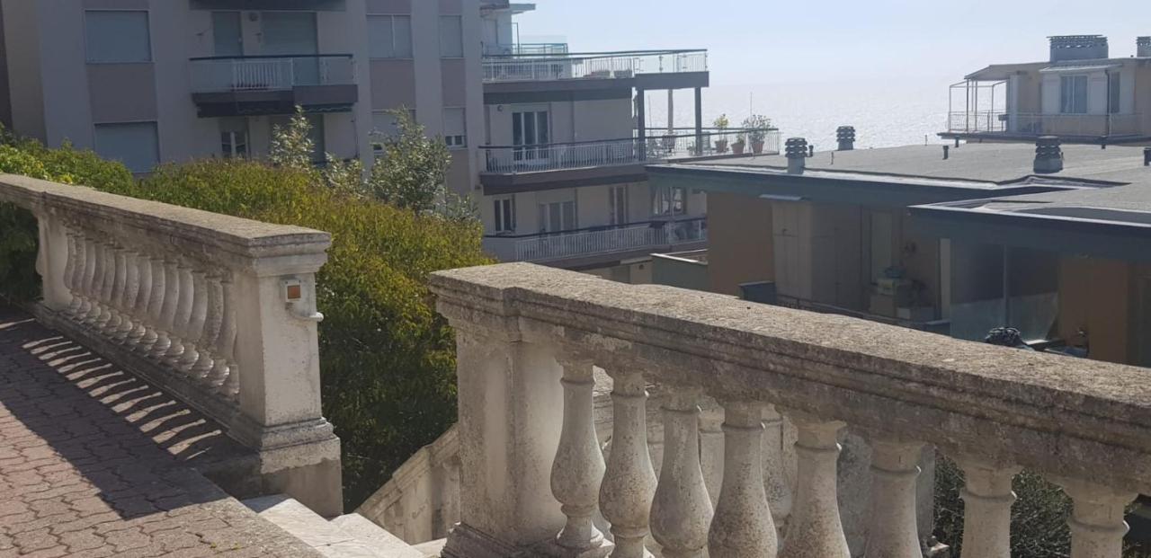 Casa Fiorenza Parcheggio Privato Sanremo Bagian luar foto