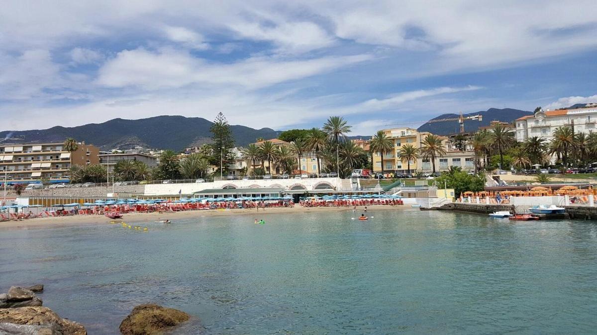 Casa Fiorenza Parcheggio Privato Sanremo Bagian luar foto