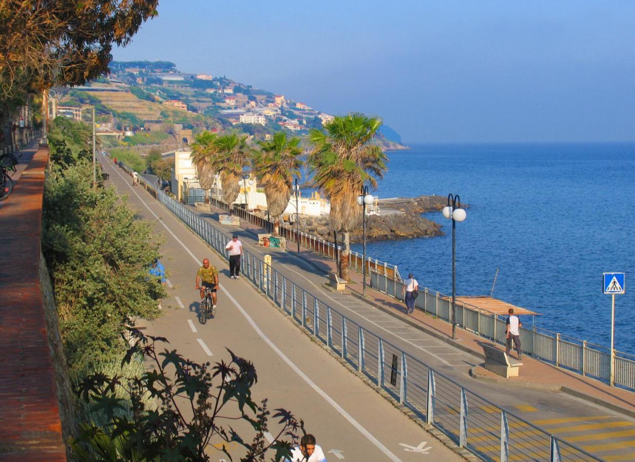 Casa Fiorenza Parcheggio Privato Sanremo Bagian luar foto