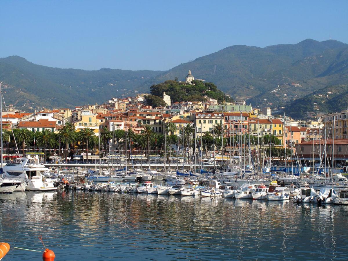 Casa Fiorenza Parcheggio Privato Sanremo Bagian luar foto
