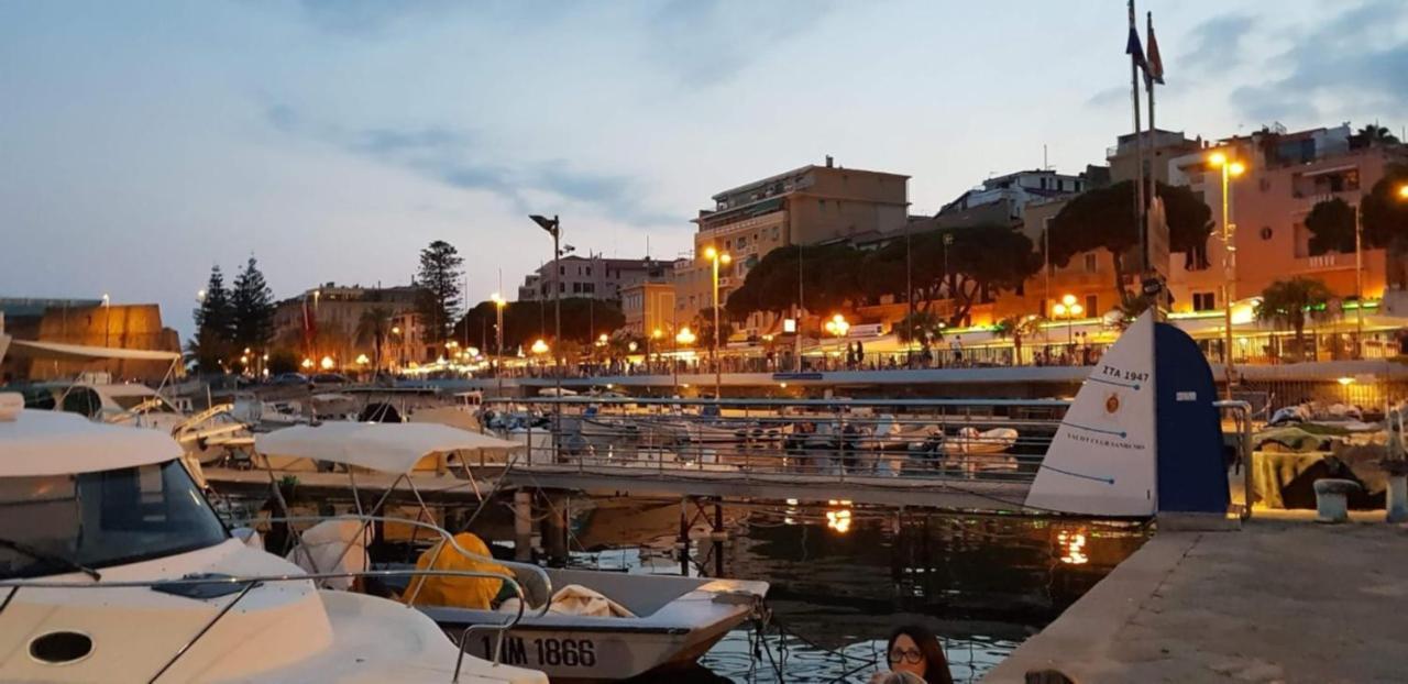 Casa Fiorenza Parcheggio Privato Sanremo Bagian luar foto