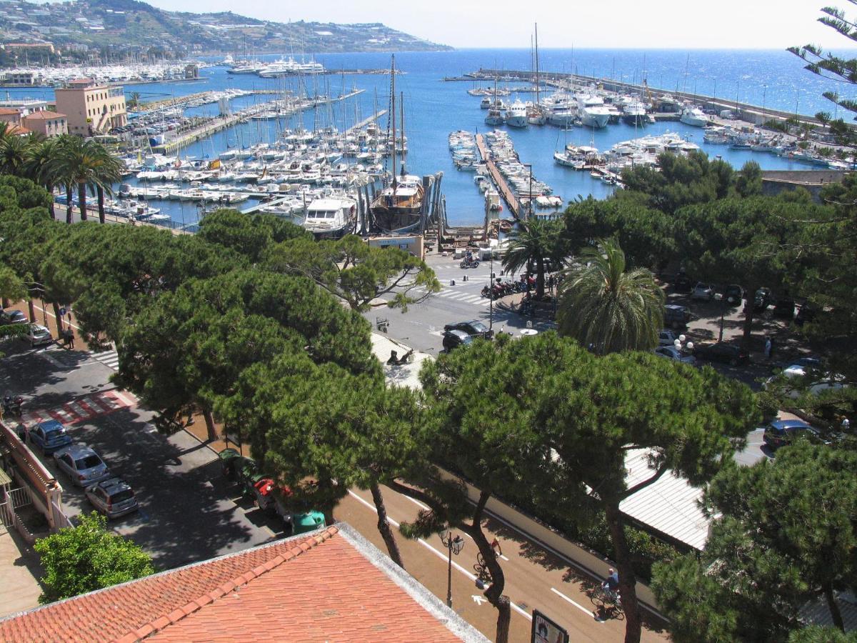 Casa Fiorenza Parcheggio Privato Sanremo Bagian luar foto