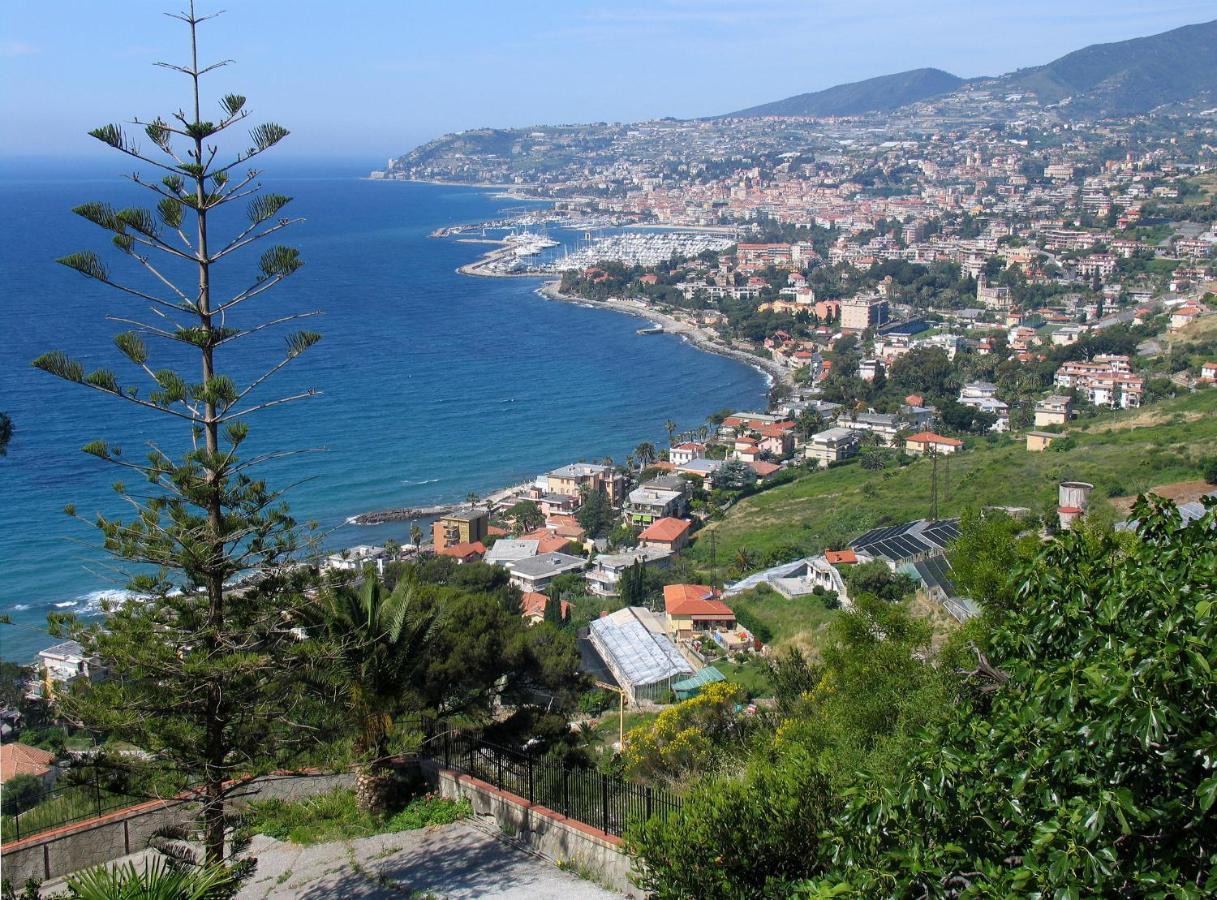 Casa Fiorenza Parcheggio Privato Sanremo Bagian luar foto