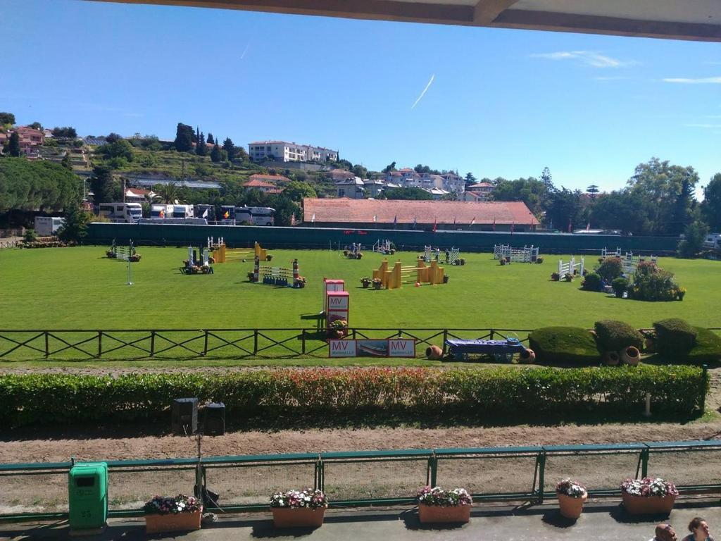 Casa Fiorenza Parcheggio Privato Sanremo Bagian luar foto